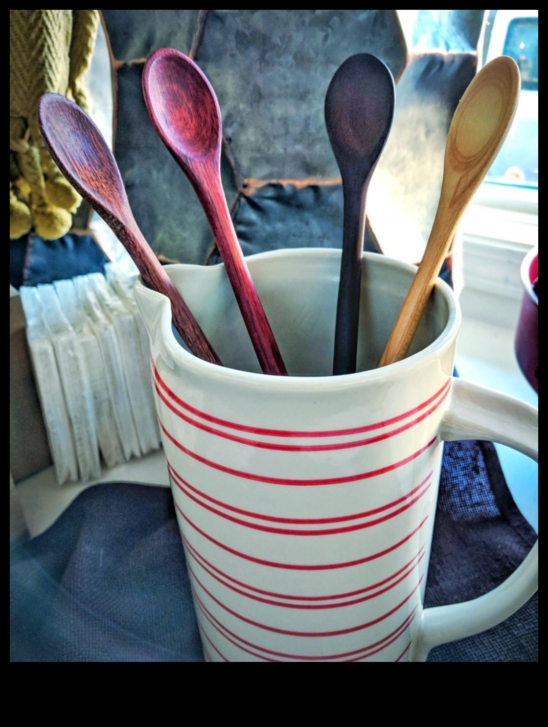 היופי של כלי מטבח מעץ בעבודת יד 5 כלי עץ בעבודת יד: יצירת כלי מטבח פונקציונליים