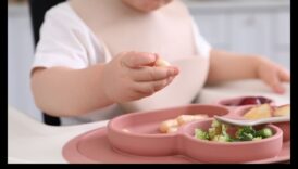 ללגום ולחייך: רגעים משמחים עם אוכל מזין לתינוק