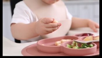 ללגום ולחייך: רגעים משמחים עם אוכל מזין לתינוק